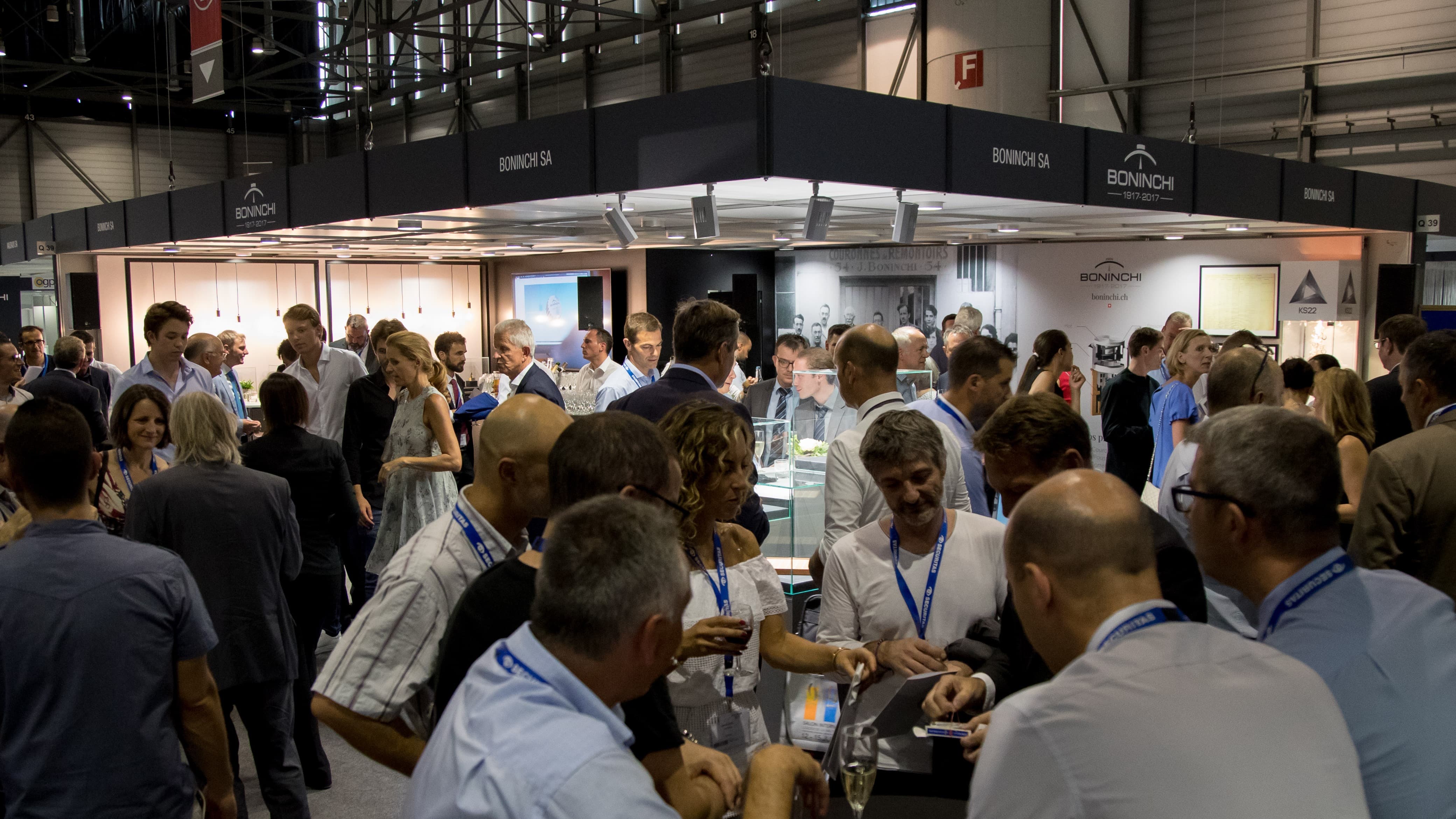 Gute Stimmung in der Halle und reger Austausch zwischen den Experten