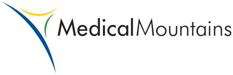 Logo von Medical Mountains. Der Schriftzug „Medical Mountains“ in Schwarz, daneben eine stilisierte geschwungene Grafik in Blau, Gelb und Grün.