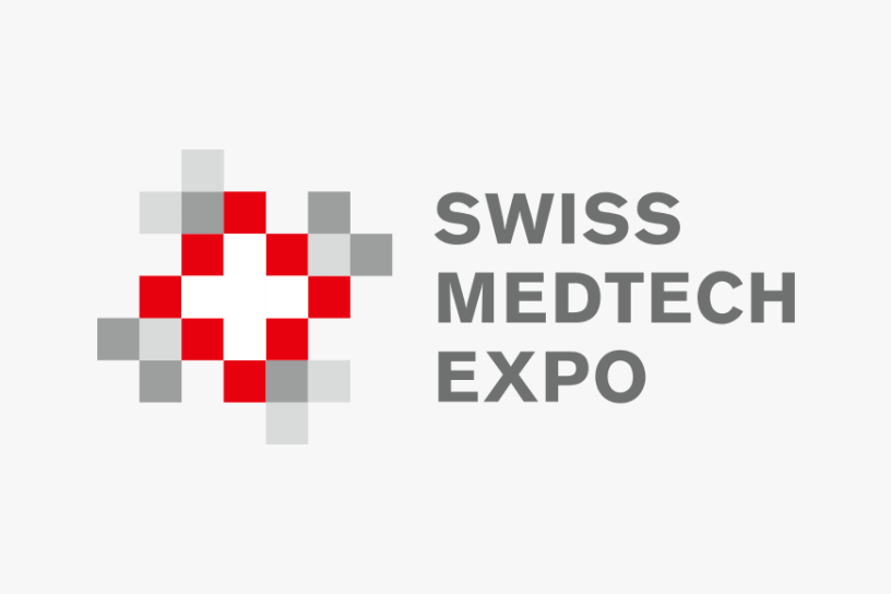 Logo der Swiss Medtech Expo mit einer stilisierten roten und grauen Pixelgrafik, die ein Schweizer Kreuz bildet. Daneben steht der Schriftzug „SWISS MEDTECH EXPO“ in grauer Schrift auf weißem Hintergrund.